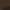 Couloir avec porte en bois éclairée et miroir reflétant une sculpture en forme de vase